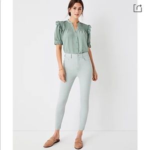 ANNE TAYLOR PETITE SCULPTING POCKET HIGHEST RISE SKINNY JEANS- HERBAL MIST COLOR